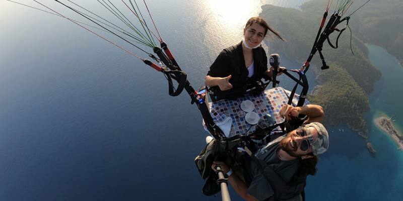 Užite si „tureckú kávu a turecký med“ pri paraglidingu!