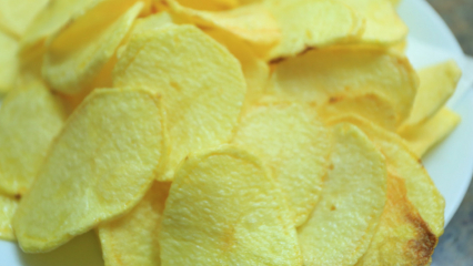 Ako si doma vyrobiť zemiakové lupienky? Čo je to recept na zdravé hranolky? Triky výroby čipov doma