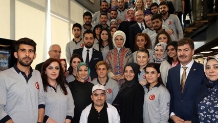 Prvá dáma Erdoğan sa stretáva s mladými ľuďmi na Mardíne