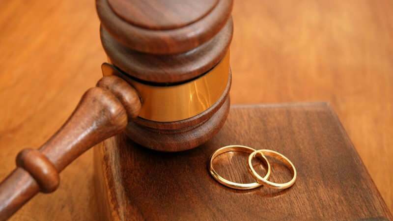 Prekvapivé rozhodnutie najvyššieho súdu! Pľuvanie tváre svokry spôsobuje rozvod