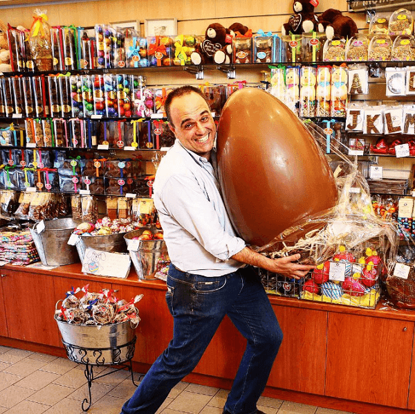 John Kapos vytvoril Snapchat, inšpirovaný veľkým čokoládovým veľkonočným vajíčkom.