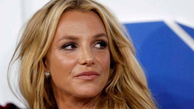 Slávna speváčka Britney Spears, 'Victoria
