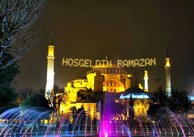 2021 Ramadán İmsakiyesi! Koľko je prvý iftar? Istanbulská hodina imsakiye sahur a iftar