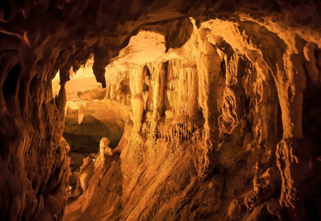 Jaskyňa Dupnisa
