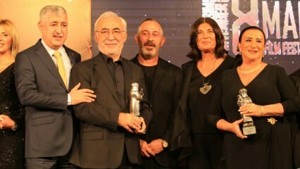 Şener Şen získal Cenu Honor Award z ruky Cem Yılmazovej