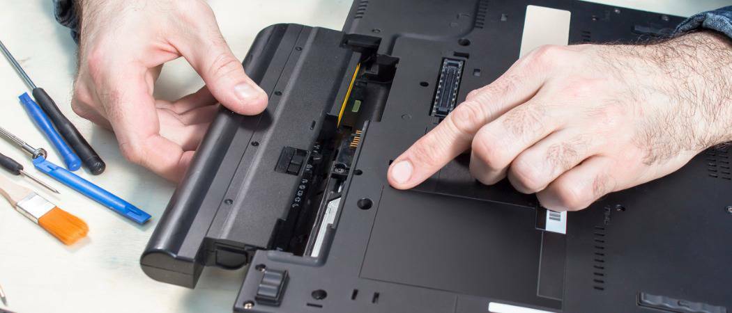 Je prevádzka notebooku bez batérie bezpečná pre vás a pre zariadenie?