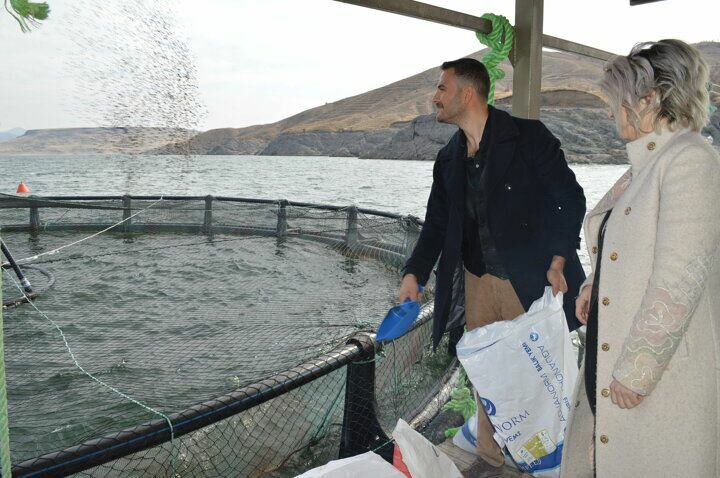 Kürşat Kılıç odišiel z bankovníctva a so svojou manželkou sa stal producentom rýb!