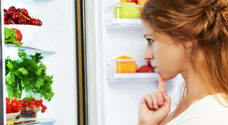 Ktoré jedlo sa dáva na ktorú policu chladničky? Čo by malo byť na ktorej poličke v chladničke?
