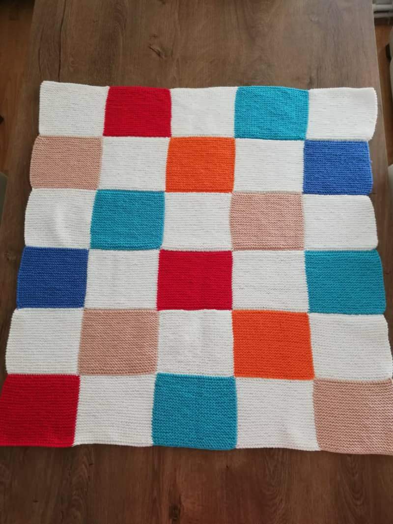 Ako obruba detská deka? Najjednoduchšia výroba detskej deky harosha