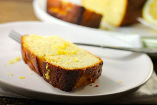 Ako pripraviť citrónový mokrý koláč? Voňavý koláč recept