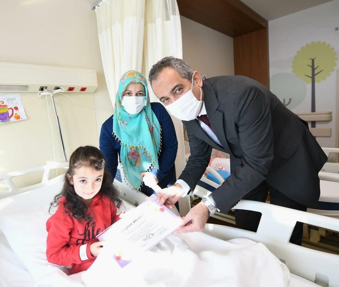 Emine Erdoğan vyjadrila svoje želanie uzdraviť sa deťom, ktoré boli liečené v nemocnici