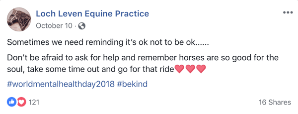 Príklad príspevku na Facebooku s emodži z praktiky Lock Leven Equine Practice.