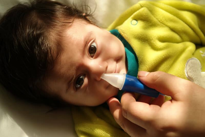 Ako čistiť nos dieťaťa bez toho, aby bolelo? Nosová kongescia a čistenie u dojčiat