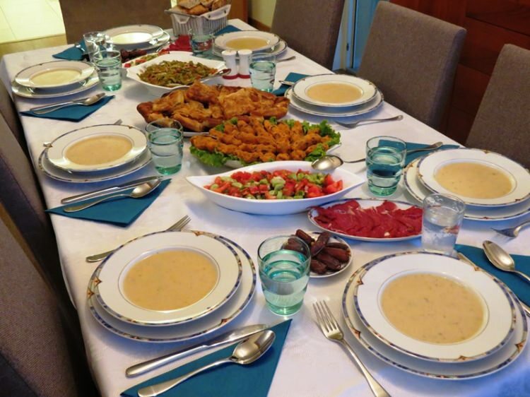 Nenechajte kontrolu nad pozvaním na iftar