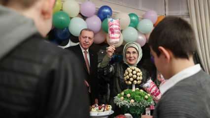 Príspevok od prvej dámy Erdogana o iftare, ktorý hostili deti v Domoch lásky