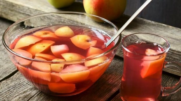 Lahodný recept na kompot z jabĺk v lete! Ako vyrobiť jablkový kompot?