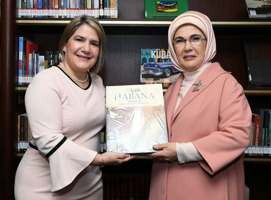 Emine Erdogan a Lis Cuesta Peraza