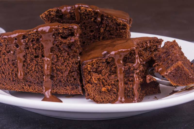 Priberá brownie s čokoládovou omáčkou? Praktický a lahodný recept Browni vhodný pre domácu stravu