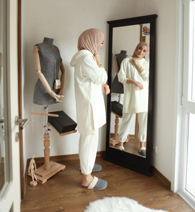 Najobľúbenejšie teplákové súpravy v hidžábovom oblečení Najkrajšie teplákové súpravy