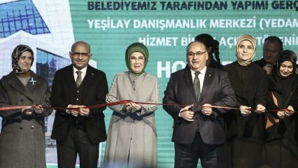 Prvá dáma Erdoğan: Nemôžeme opúšťať našich mladých ľudí v močiaroch.