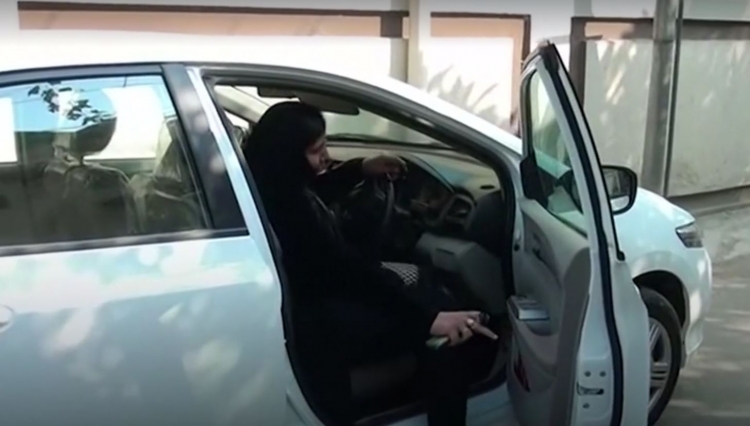 Pakistanské ženy taxikárky predbiehajú New York!