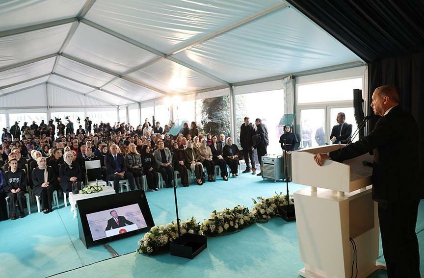 Prezident Erdoğan vystúpil na otvorení Nadácie Şule Yüksel Şenler