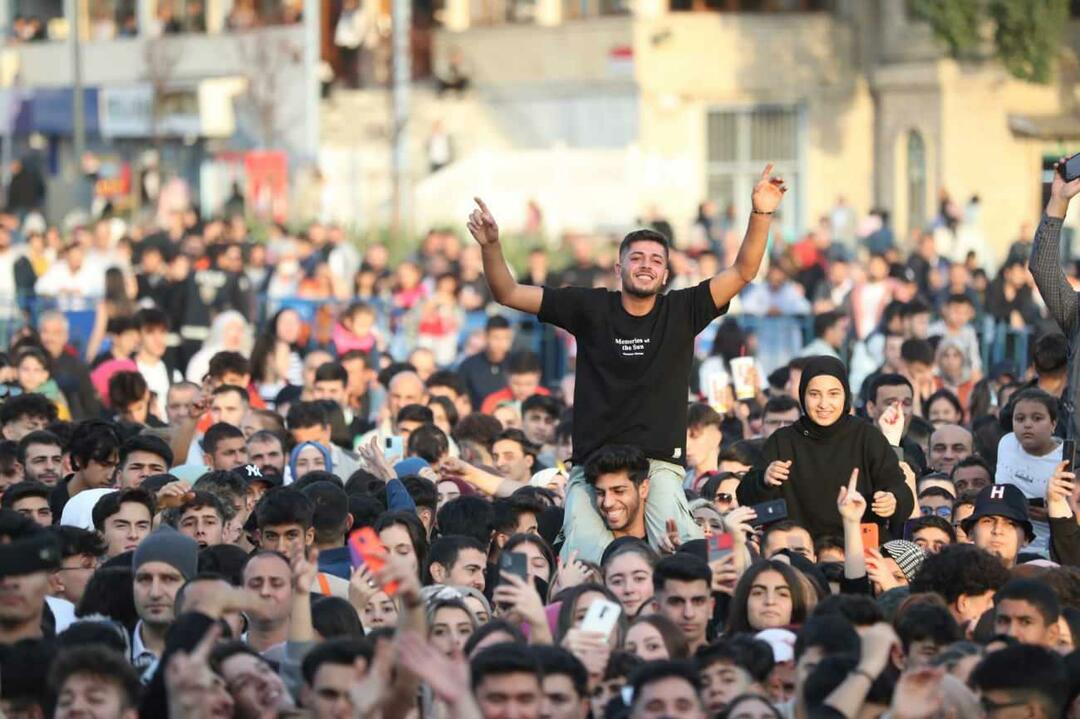 Canbay&Wolker zabávali na koncerte Bağcılar Youth
