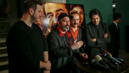 Cem Yılmaz a Şahan Gökbakar na filmovej premiére Yılmaza Erdoğana!