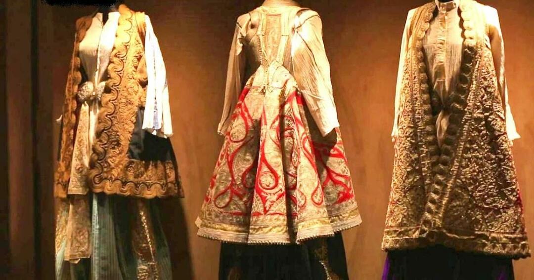 Aké boli ženské odevy v Osmanskom paláci v 18. a 19. storočí?