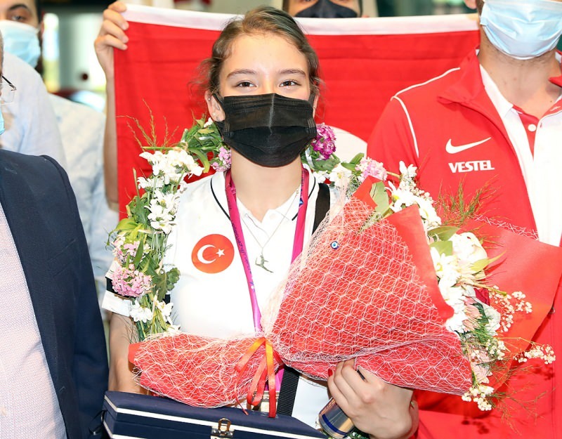 Národná gymnastka Ayşe Begüm desiatnička sa vrátila domov!