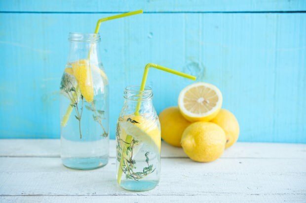 Oslabuje ranné pitie citrónovej vody? Recept na citrónovú vodu na chudnutie