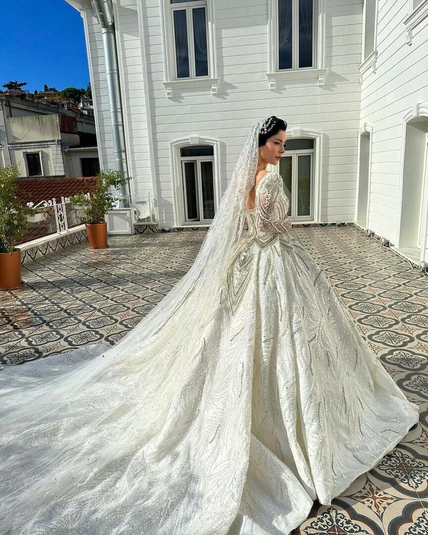 Svadobné šaty Merve Bolugur