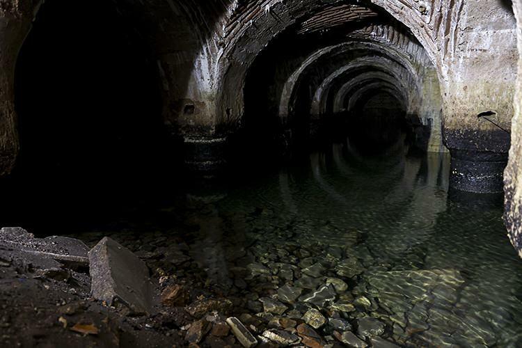 Scény z čiernomorskej cisterny Madrasa
