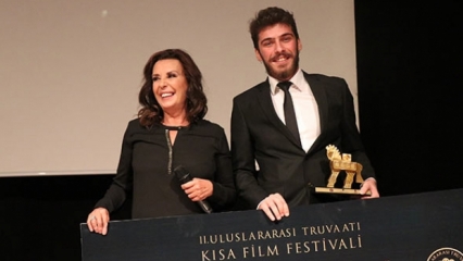 Perihan Savaş sa stretol s mladými filmármi