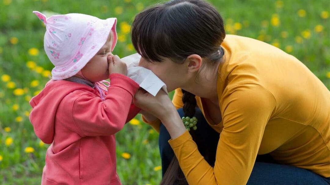 Aký je rozdiel medzi sezónnymi alergiami a prechladnutím u detí?