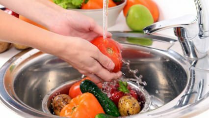 Ako by sa malo umývať ovocie a zelenina? Tieto chyby spôsobujú otravu!