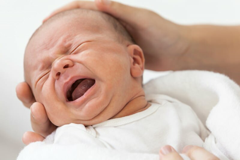 Je škodlivé potriasť bábätkami, ktoré vstávajú?