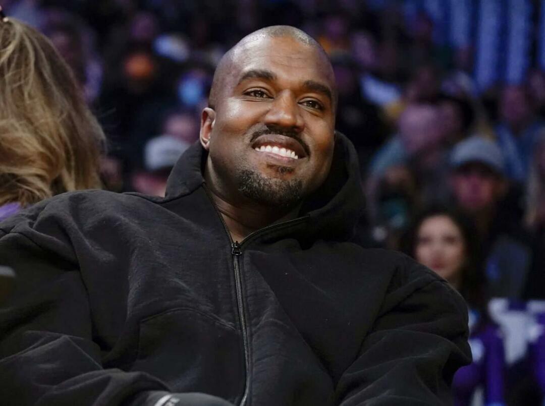  Komentáre Kanye Westina naďalej zbierajú odpor