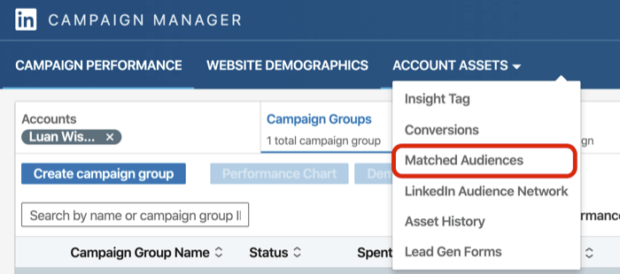 v rozbaľovacej ponuke Aktíva účtu v aplikácii LinkedIn Campaign Manager vyberte položku Zhodné publikum