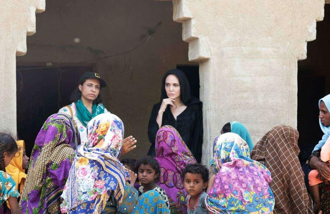  Angelina Jolie apelovala na medzinárodné spoločenstvo, aby pomohlo Pakistanu.
