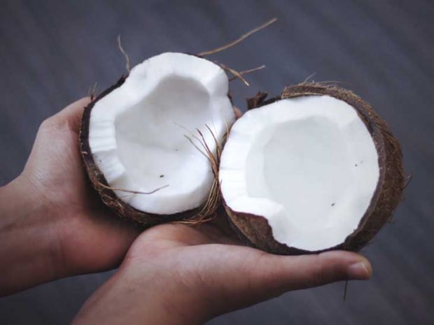 Aké sú výhody kokosového oleja pre pokožku a tvár? Ako ju používať