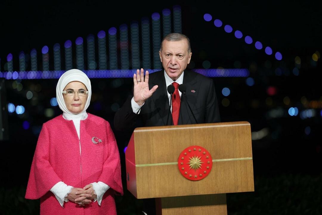 100. narodeniny prvej dámy Erdoğanovej. ročník posolstva: "Republika je nemenným sprievodcom našej budúcnosti!"