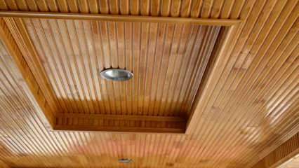 Čo je strop panela? Aké materiály sa používajú v strope panela?