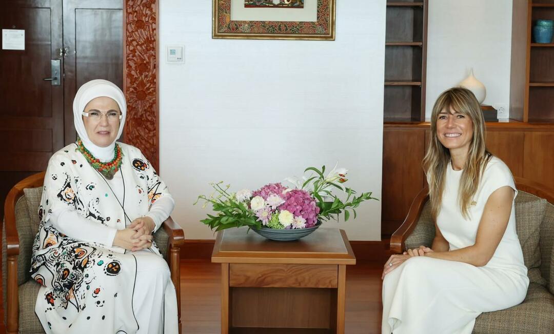 Emine Erdoğan sa na Bali stretla s manželkami lídrov