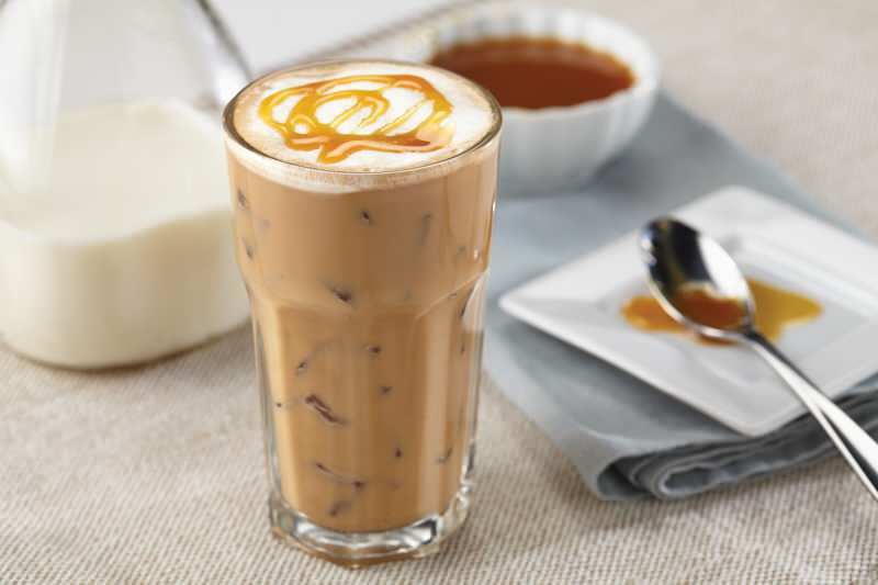 karamelová ľadová káva