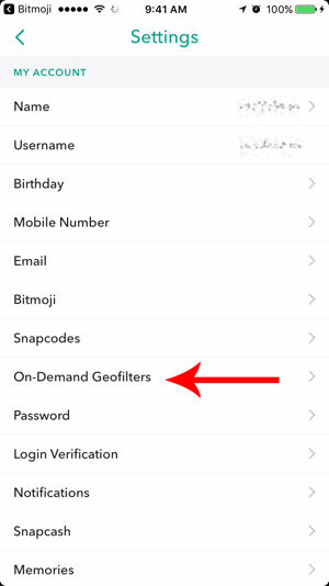 V nastaveniach služby Snapchat klepnite na Geofiltre na požiadanie.