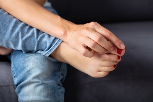 príznaky zarastania nechtov na nohách