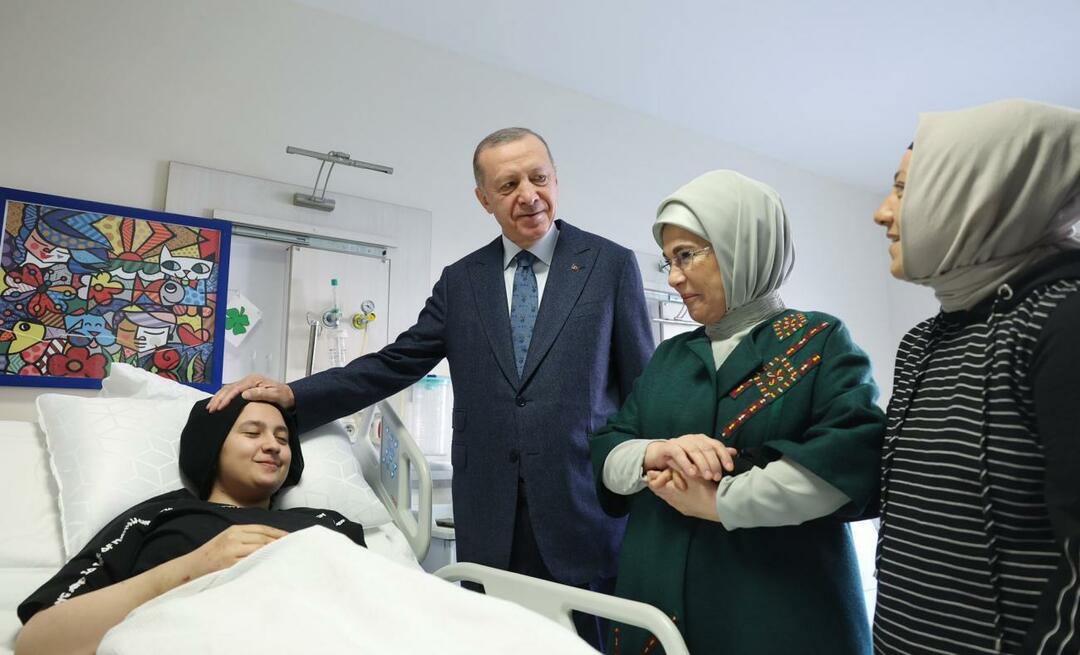 Prezident Erdoğan a jeho manželka Emine Erdoğan sa stretli s deťmi katastrofy