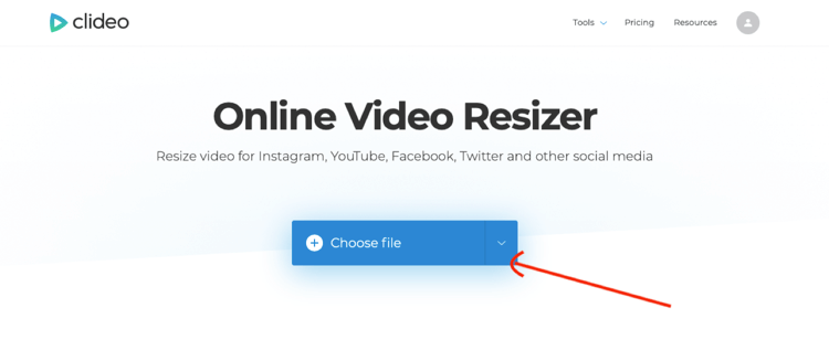 nahrať video do aplikácie Clideo Online Video Resizer