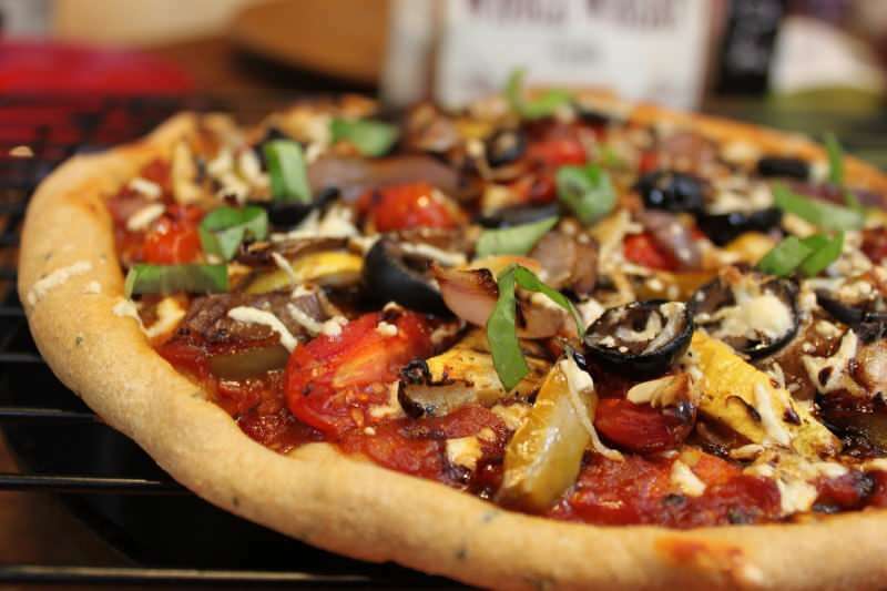 Najjednoduchší recept na vegetariánsku pizzu! Ako si doma pripraviť vegetariánsku pizzu?